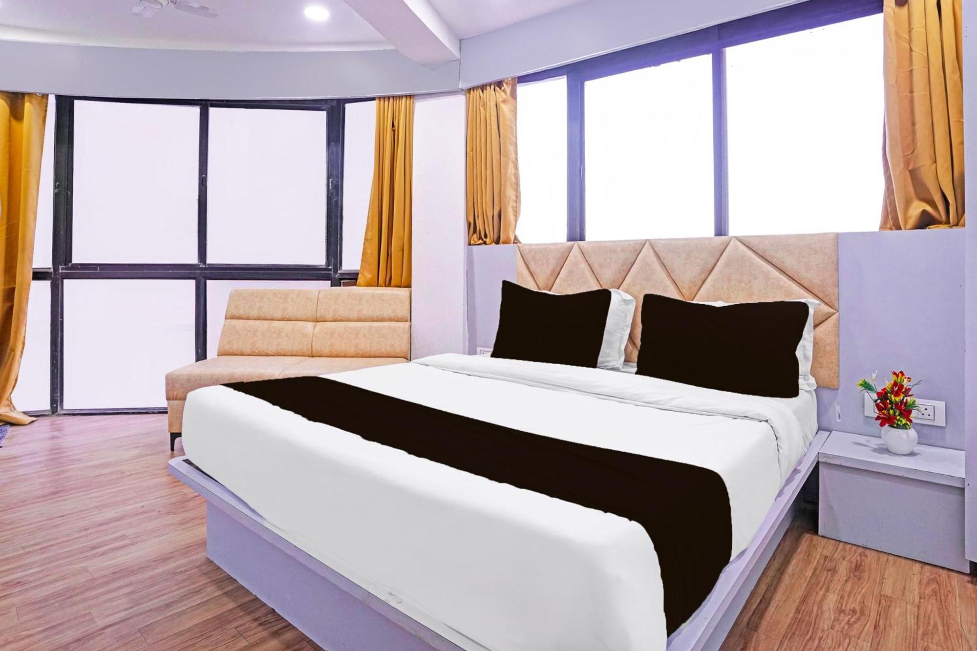 Hotel O Patang 24 Ахмедабад Екстериор снимка